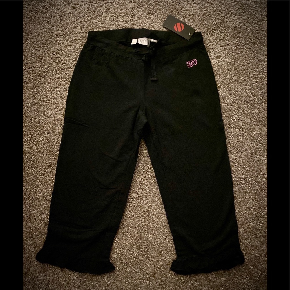 UFC (MMA) Downtown Crop/Capri Workout Pant-Black M